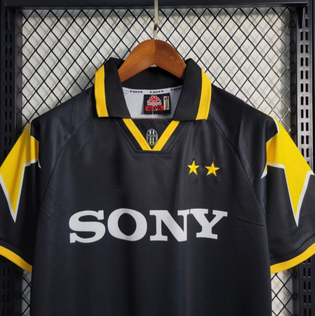 Juventus away 1995-97