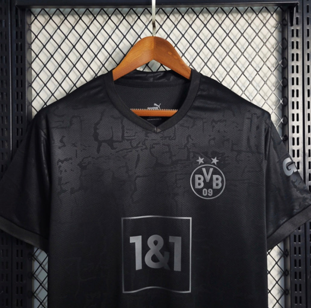 Borussia Dortmund special edition black